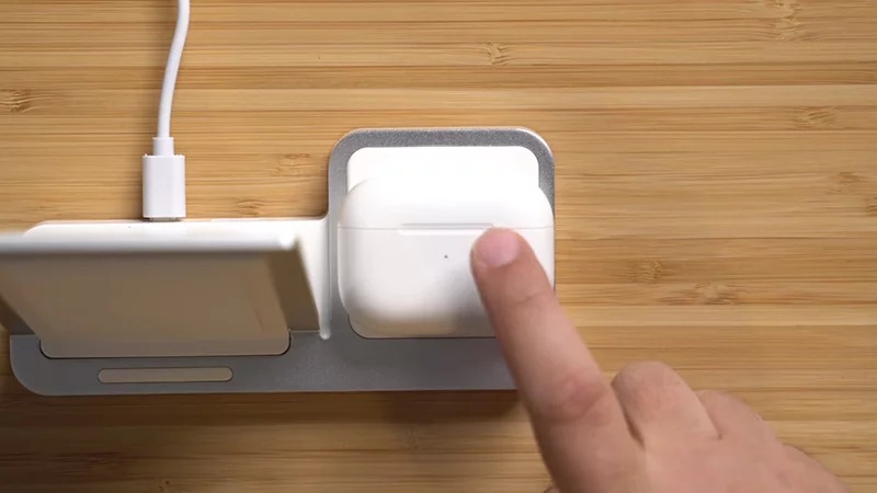 AirPods Pro bản sạc không dây