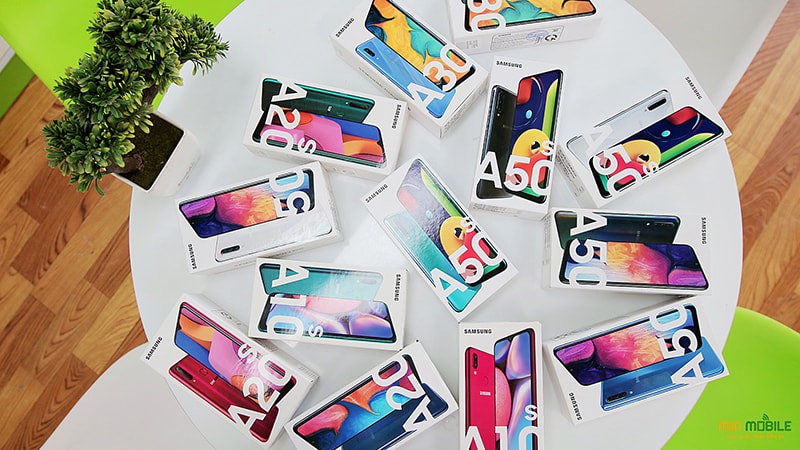 Galaxy A10s sở hữu thiết kế màn hình vô cực thời thượng cùng bảo mật vân tay một chạm