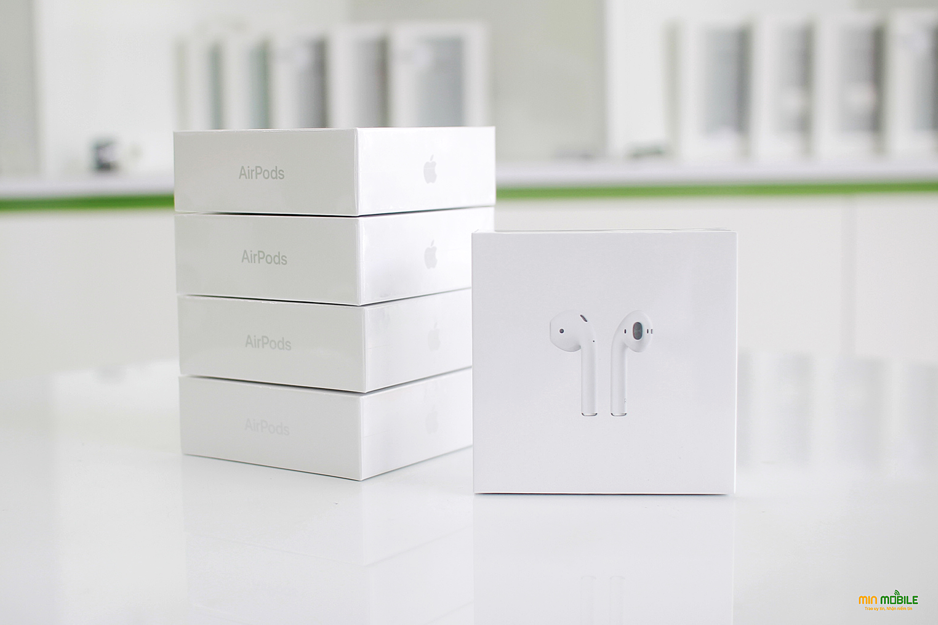 Tai nghe AirPods 2 giá là 3.800.000đ tại MinMobile