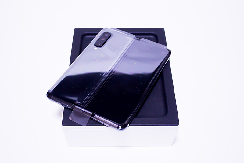 Galaxy Fold 5G mặt lưng Gradient
