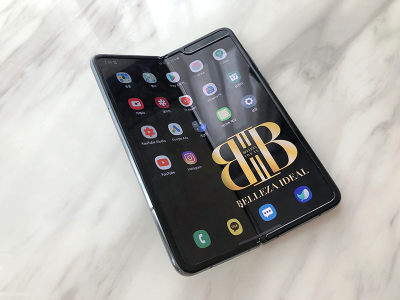 Đánh giá Galaxy Fold 5G phần mềm, bố cục hiển thị