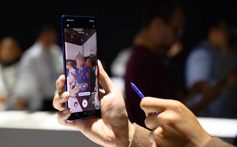 Điều khiển từ xa với bút S Pen của Samsung Note 10