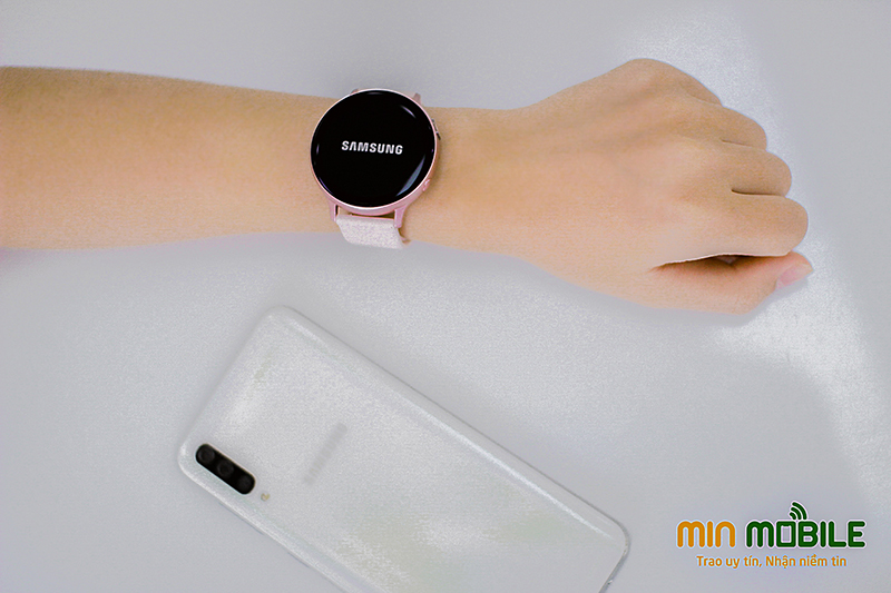 Thiết kế của Galaxy Watch như thế nào?