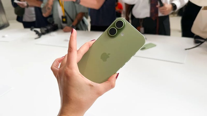 iphone-17-camera-48mp-kep-mat-sau.jpg (33 KB)