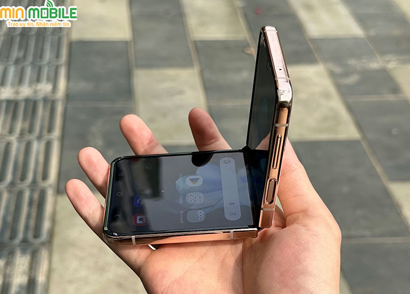 Màn hình của Galaxy Z Flip 4 128Gb có màn hình hiện đại