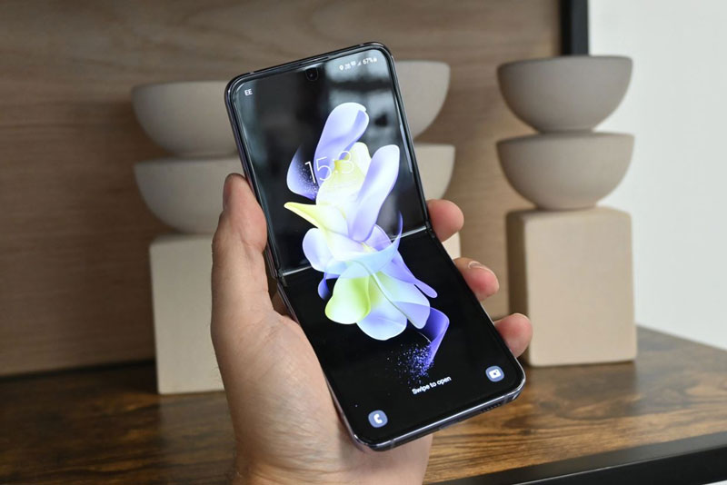 Màn hình sắc nét của Galaxy Z Flip 4 likenew 128Gb
