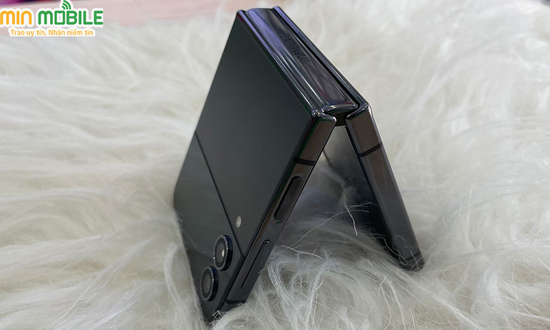Galaxy Z Flip 4 cũ bản Hàn 256Gb có ngoại hình đẹp như mới