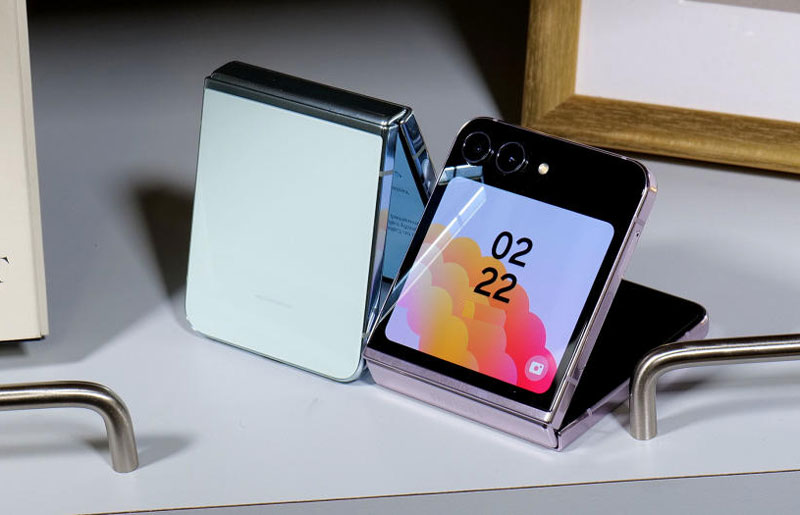 Z Flip 5 khi gập lại đã không còn kẽ hở
