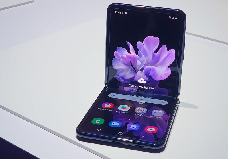 Cách sắp xếp camera trên Galaxy Z Flip 5 cũng khác biệt so với Z Flip 4