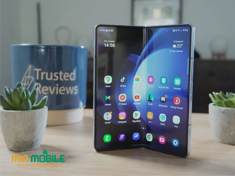 So sánh pin của iPhone 15 Pro Max và Galaxy Z Fold5