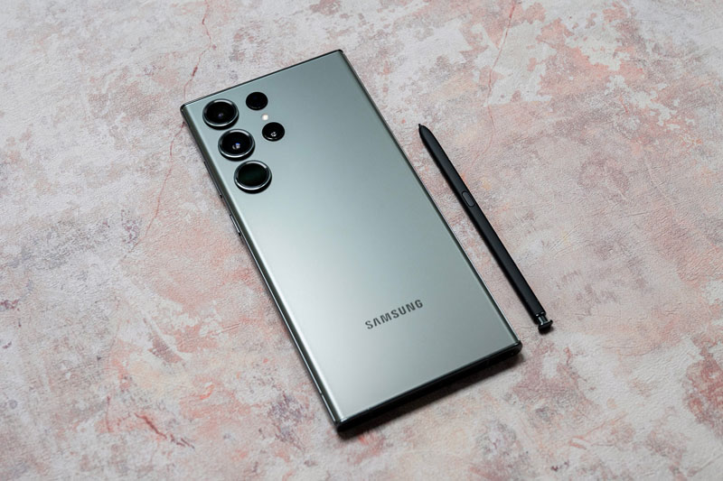 So sánh thiết kế của điện thoại Galaxy S23 Ultra và iPhone 14 Promax 