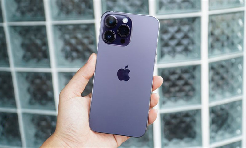 Màn hình của Galaxy S23 Ultra so với màn của iPhone 14 Pro Max