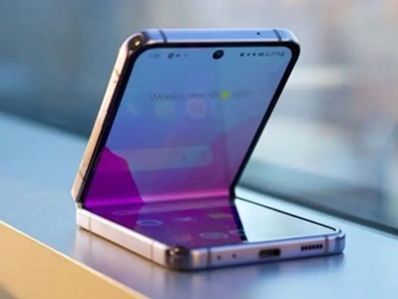 Ngoại hình không vết xước trên điện thoại Z Flip 6 cũ xách tay chính hãng